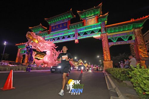 Race photo from PIK NITE RUN 2025