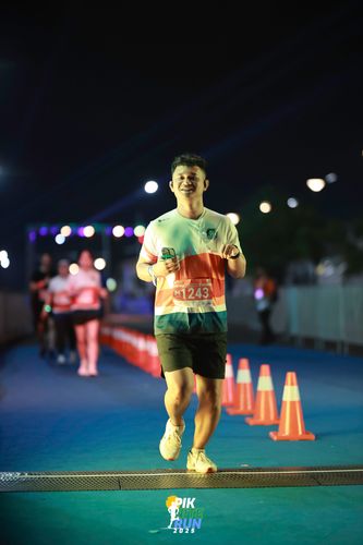 Race photo from PIK NITE RUN 2025