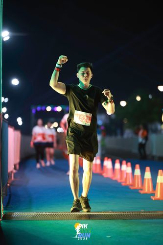 Race photo from PIK NITE RUN 2025