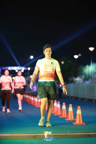 Race photo from PIK NITE RUN 2025