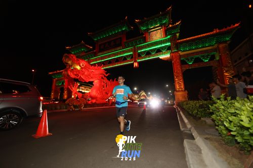 Race photo from PIK NITE RUN 2025