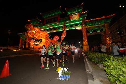 Race photo from PIK NITE RUN 2025