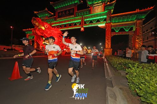 Race photo from PIK NITE RUN 2025