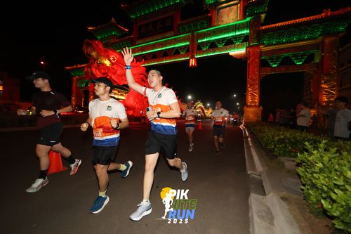 Race photo from PIK NITE RUN 2025