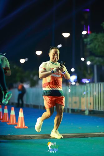 Race photo from PIK NITE RUN 2025