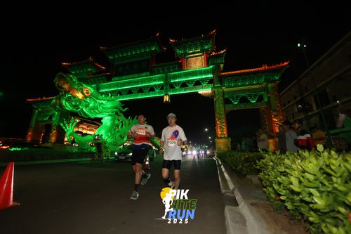 Race photo from PIK NITE RUN 2025