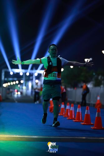 Race photo from PIK NITE RUN 2025