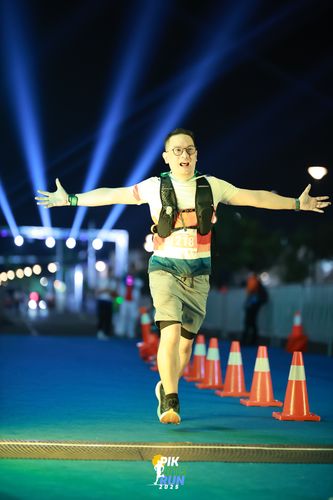 Race photo from PIK NITE RUN 2025