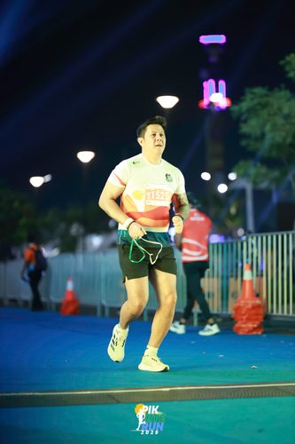 Race photo from PIK NITE RUN 2025