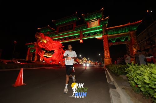 Race photo from PIK NITE RUN 2025