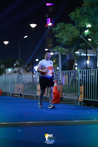 Race photo from PIK NITE RUN 2025