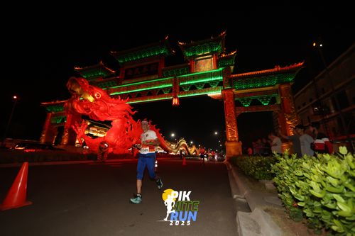 Race photo from PIK NITE RUN 2025