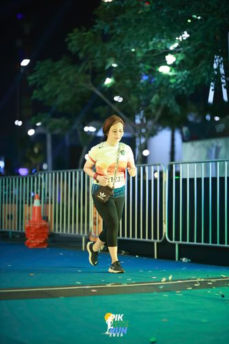 Race photo from PIK NITE RUN 2025