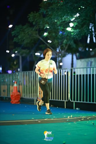 Race photo from PIK NITE RUN 2025