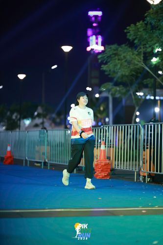 Race photo from PIK NITE RUN 2025