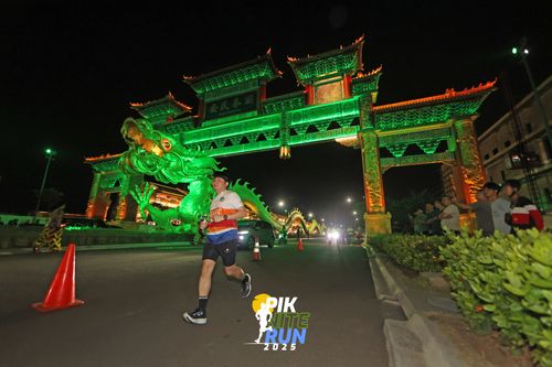 Race photo from PIK NITE RUN 2025