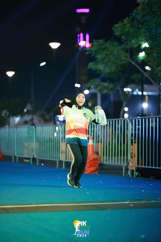 Race photo from PIK NITE RUN 2025