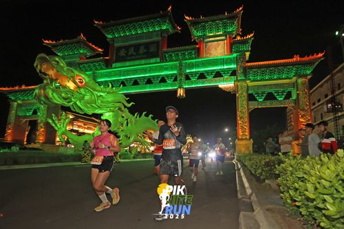 Race photo from PIK NITE RUN 2025