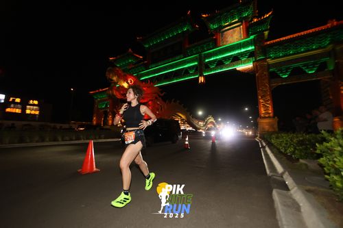 Race photo from PIK NITE RUN 2025