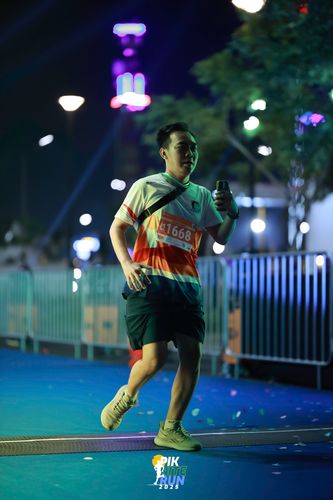 Race photo from PIK NITE RUN 2025