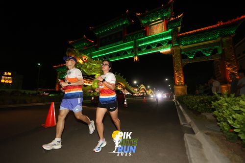 Race photo from PIK NITE RUN 2025
