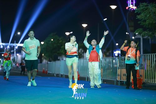Race photo from PIK NITE RUN 2025
