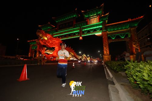 Race photo from PIK NITE RUN 2025