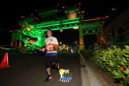 Race photo from PIK NITE RUN 2025