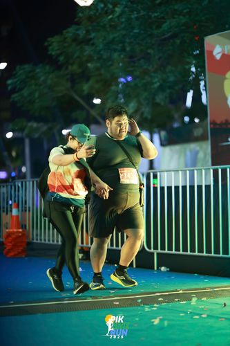 Race photo from PIK NITE RUN 2025