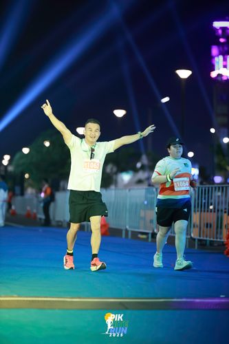Race photo from PIK NITE RUN 2025