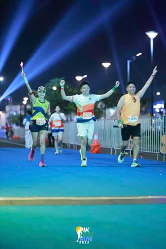 Race photo from PIK NITE RUN 2025