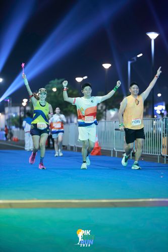 Race photo from PIK NITE RUN 2025