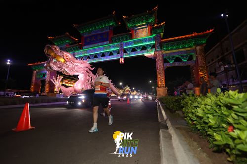 Race photo from PIK NITE RUN 2025