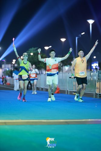 Race photo from PIK NITE RUN 2025