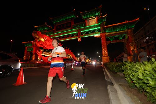 Race photo from PIK NITE RUN 2025