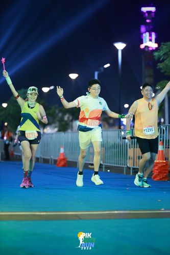 Race photo from PIK NITE RUN 2025
