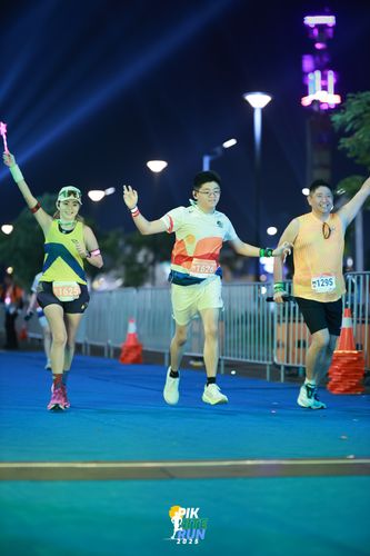 Race photo from PIK NITE RUN 2025