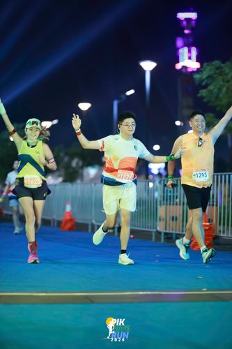 Race photo from PIK NITE RUN 2025