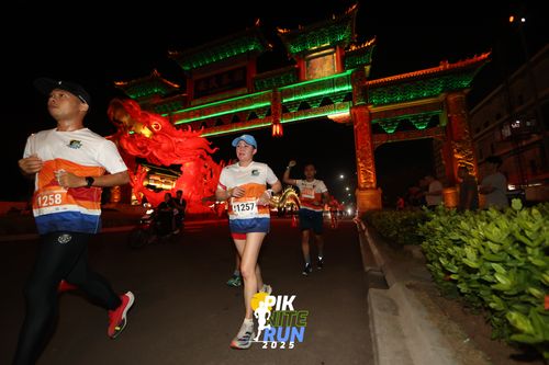 Race photo from PIK NITE RUN 2025