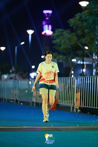 Race photo from PIK NITE RUN 2025