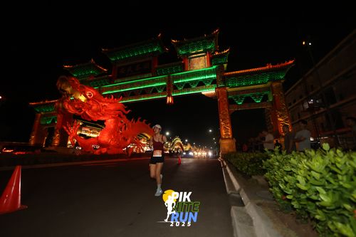 Race photo from PIK NITE RUN 2025
