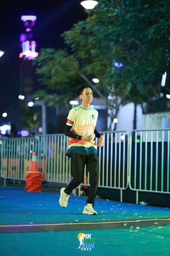 Race photo from PIK NITE RUN 2025
