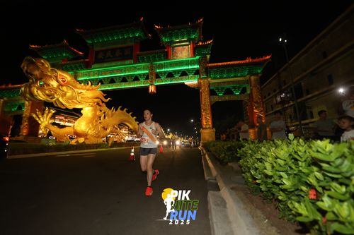Race photo from PIK NITE RUN 2025