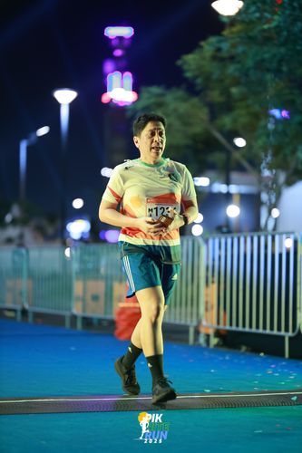 Race photo from PIK NITE RUN 2025