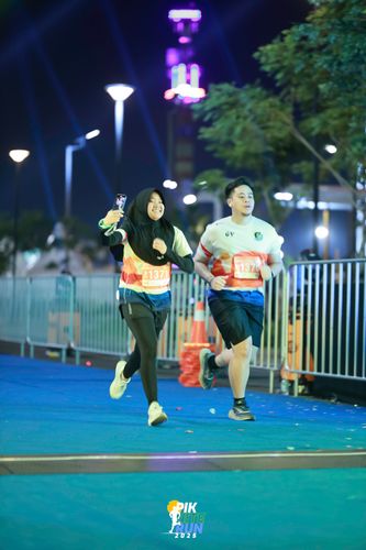 Race photo from PIK NITE RUN 2025