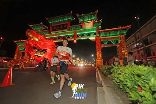 Race photo from PIK NITE RUN 2025