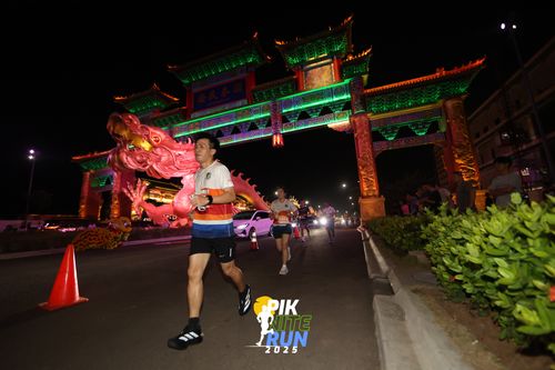 Race photo from PIK NITE RUN 2025