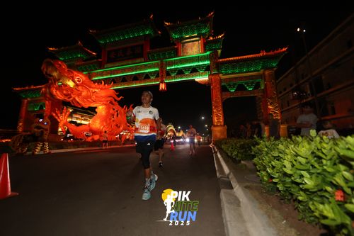 Race photo from PIK NITE RUN 2025