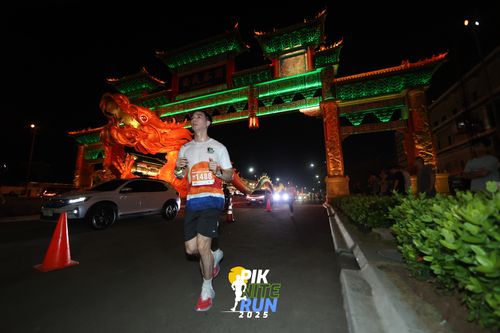 Race photo from PIK NITE RUN 2025