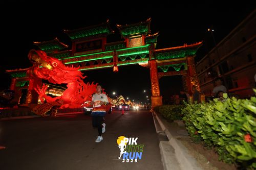 Race photo from PIK NITE RUN 2025